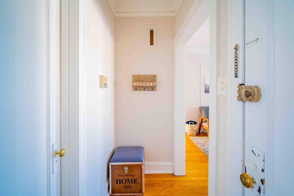 Stylish Comfy Lincoln Sq. 2BR Near Wrigley Main image 2